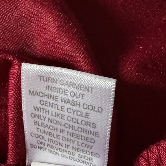 One World 1X Top Shirt Red Paisley 3/4 Sleeve V Neck Stretch Velour Sequins - Picture 8 of 8